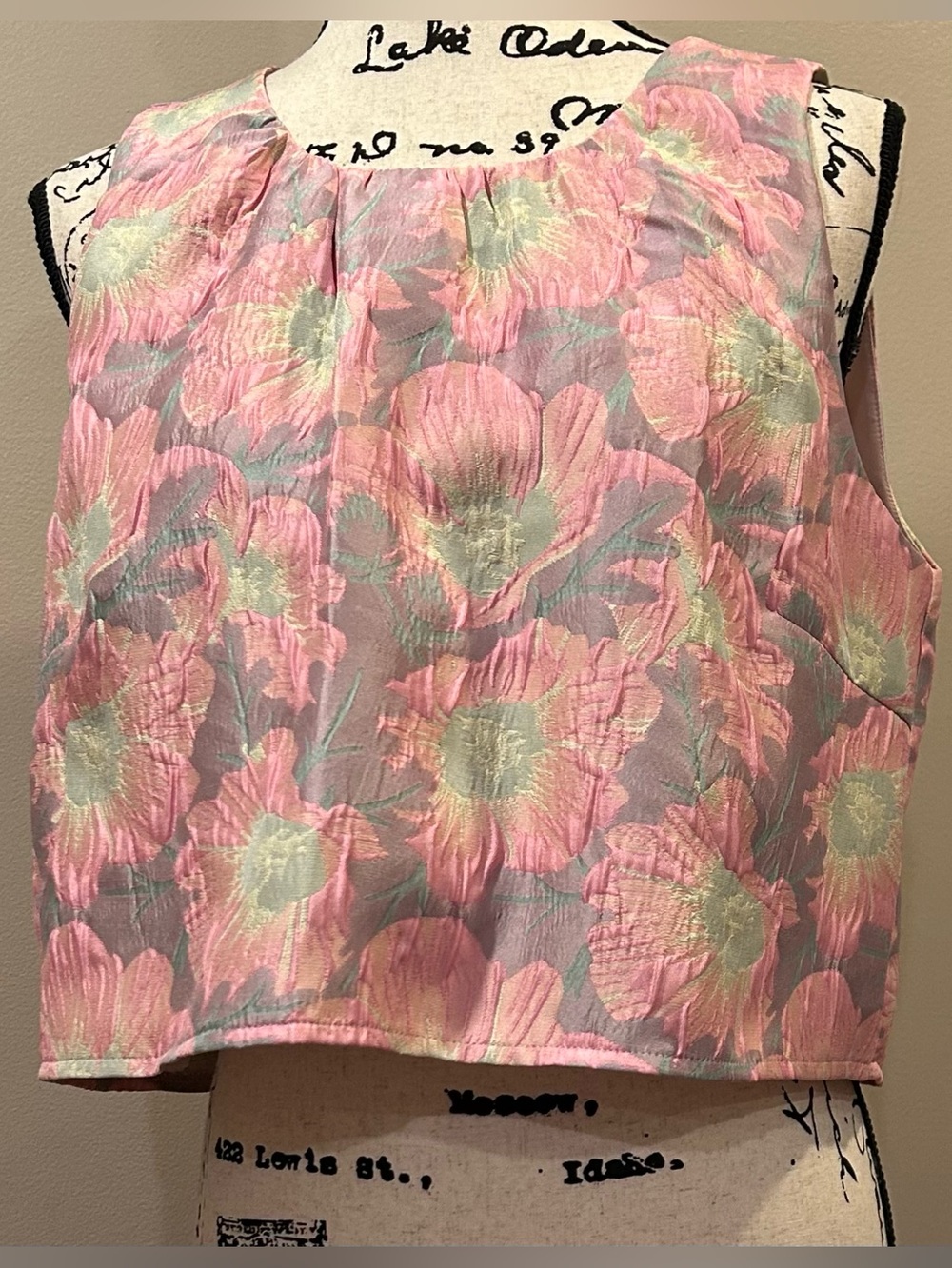 Abbey Glass Sleeveless Crop Top Pink Paradise - Picture 11 of 15